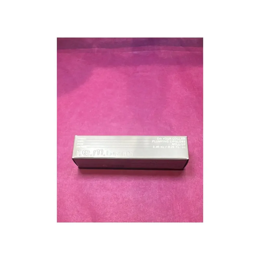 $26 R.E.M. Beauty On Your Collar Plumping LipGloss Roll-Up BNIB NWT
